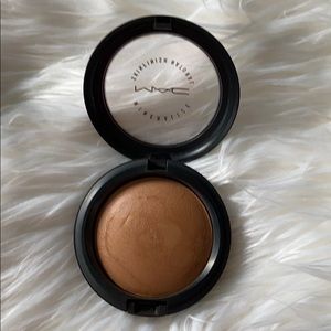 MAC Mineralize Skinfinish Natural in Dark